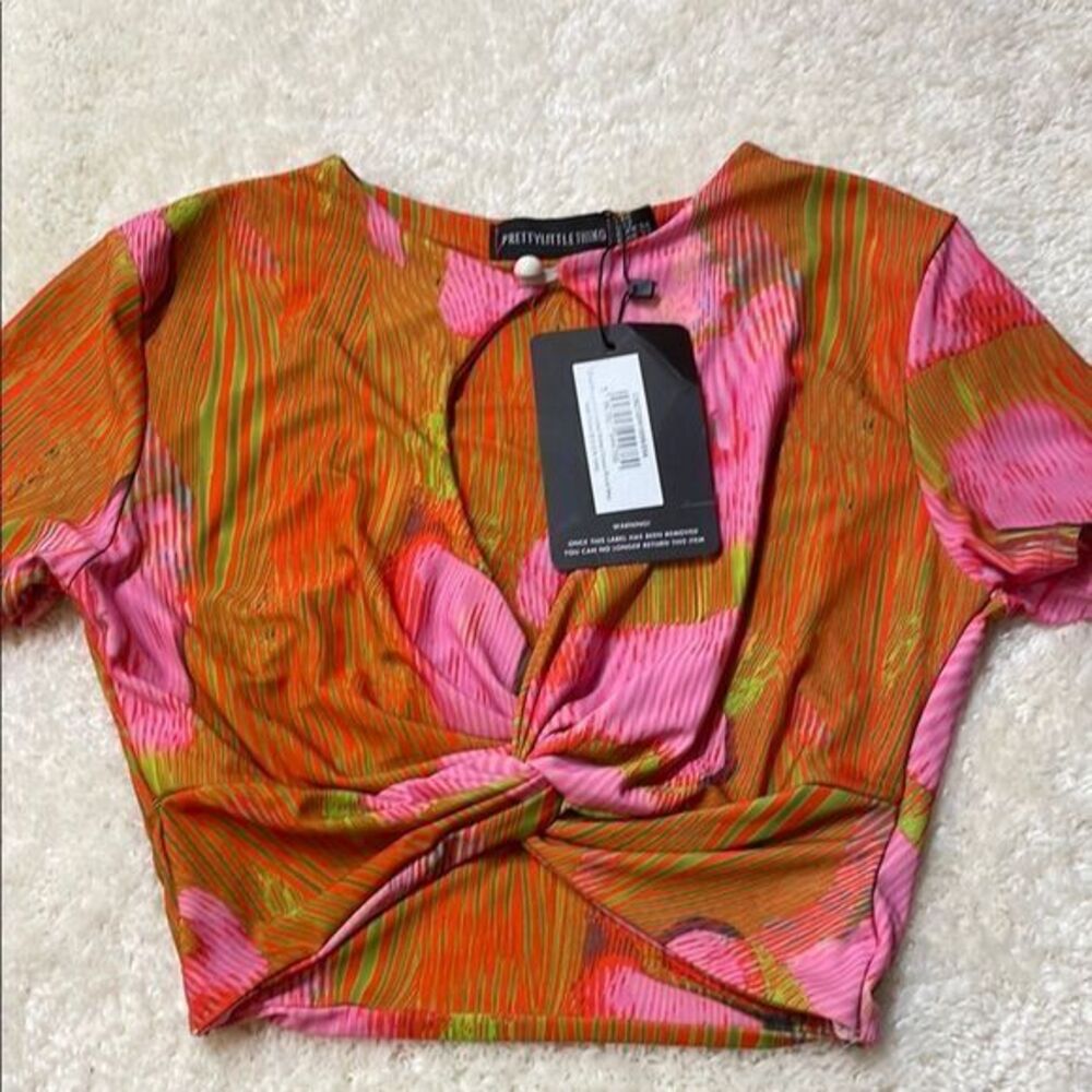 PrettyLittle Thing Abstract Twist Front Crop Top Sz 2